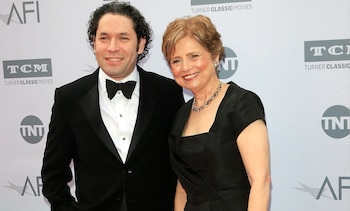 Gustavo Dudamel junto a Deborah Borda (EFE/Nina Prommer/Archivo)