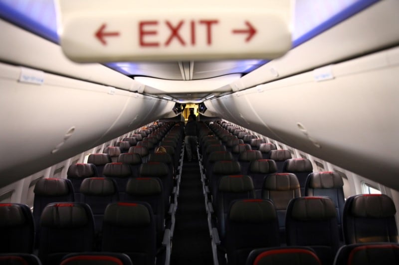 Los demás viajeros del vuelo presenciaron la escena sin que trascendiera si alguno de ellos fue entrevistado por las autoridades tras el aterrizaje (REUTERS/Carlos Barria/File Photo)