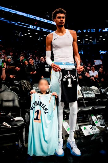 Wemby cambió su camiseta con