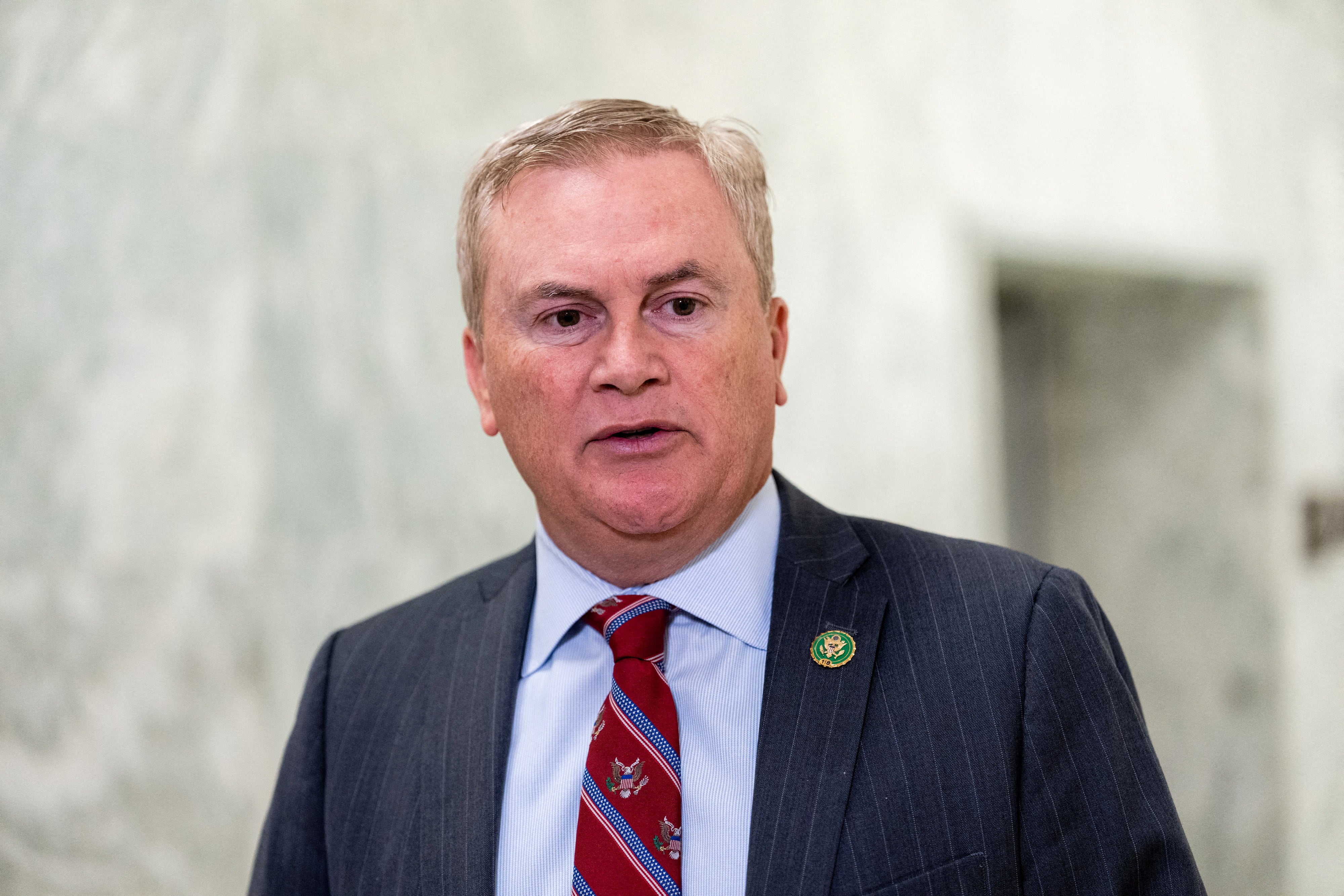 James Comer pidió a Todd Blanche documentos sobre la estrategia de la DEA que permitió seguir cargamentos de fentanilo sin incautarlos de inmediato en Nuevo México entre 2023 y 2025. (REUTERS/Eric Lee/File Photo)