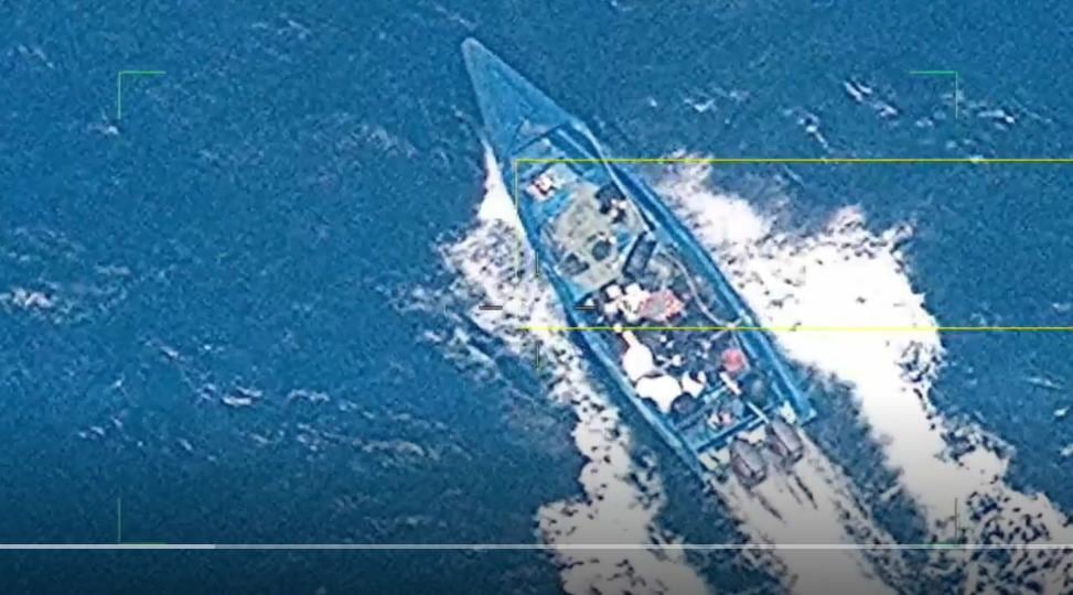 Fuerza Aeroespacial Colombiana y República Dominicana incautaron 851 kilogramos de cocaína en dos embarcaciones durante la operación conjunta - crédito prensa FAC