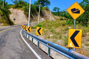 La carretera Cruce La Lana–Manuel Bueno–El Aguacate quedó abierta al tránsito en República Dominicana después de más de 70 años de espera. (Foto cortesía Presidencia de la República Dominicana)