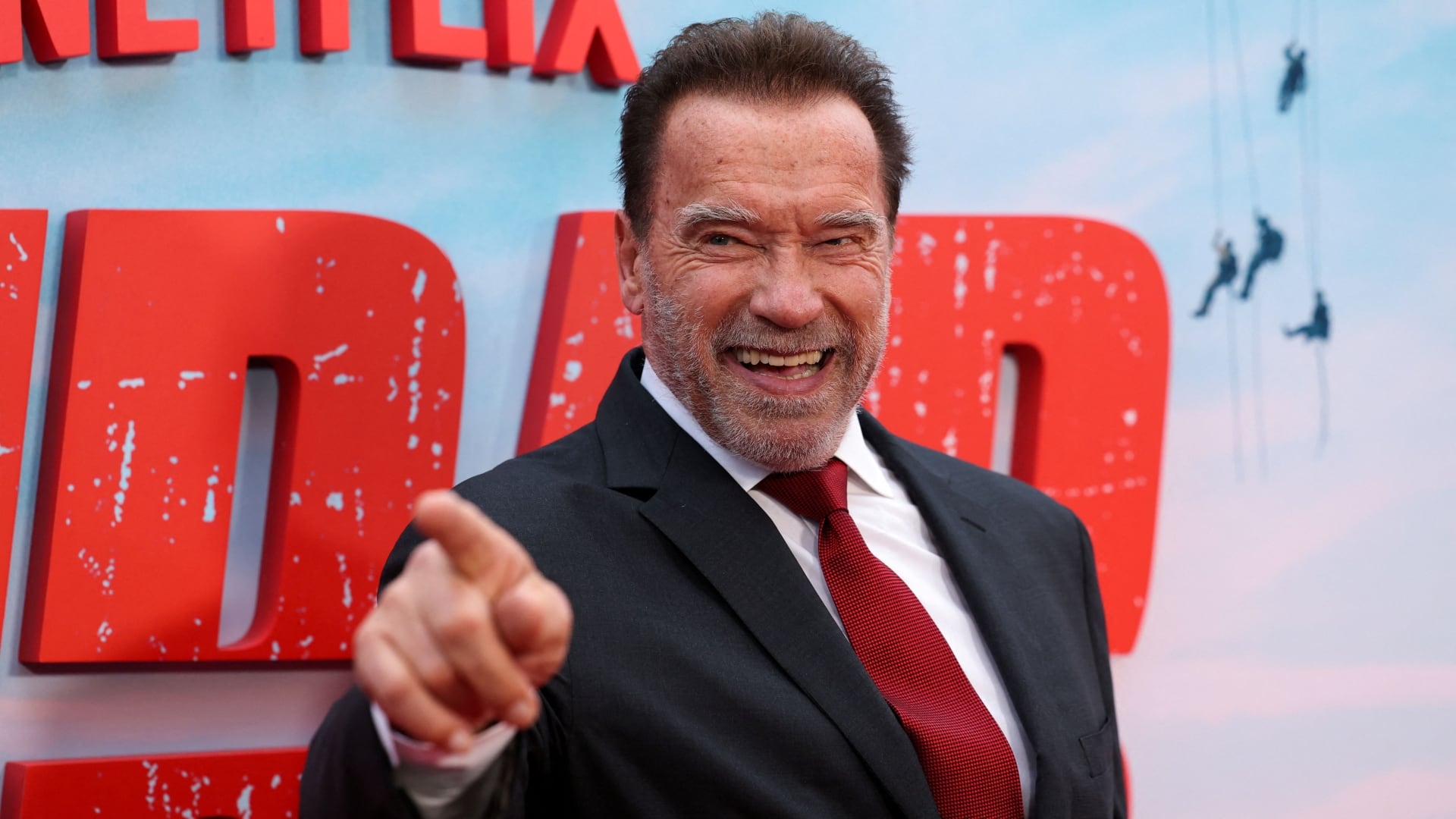 Cuál es la regla contra el envejecimiento que Arnold Schwarzenegger sostiene tras cirugías y casi 60 años de gimnasio