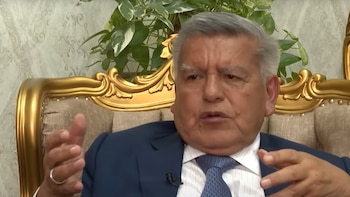 César Acuña reconoce llamadas a