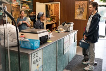 Margaret Qualley en una escena