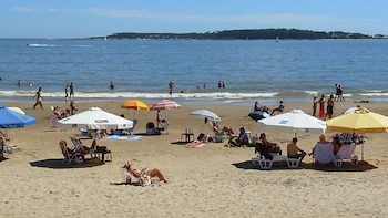 La Isla Gorriti le da