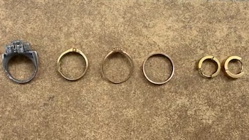 Los anillos robados a la