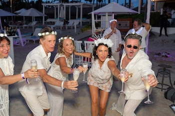 Celina Rucci celebró sus 50 años con una fiesta frente al mar en el Caribe