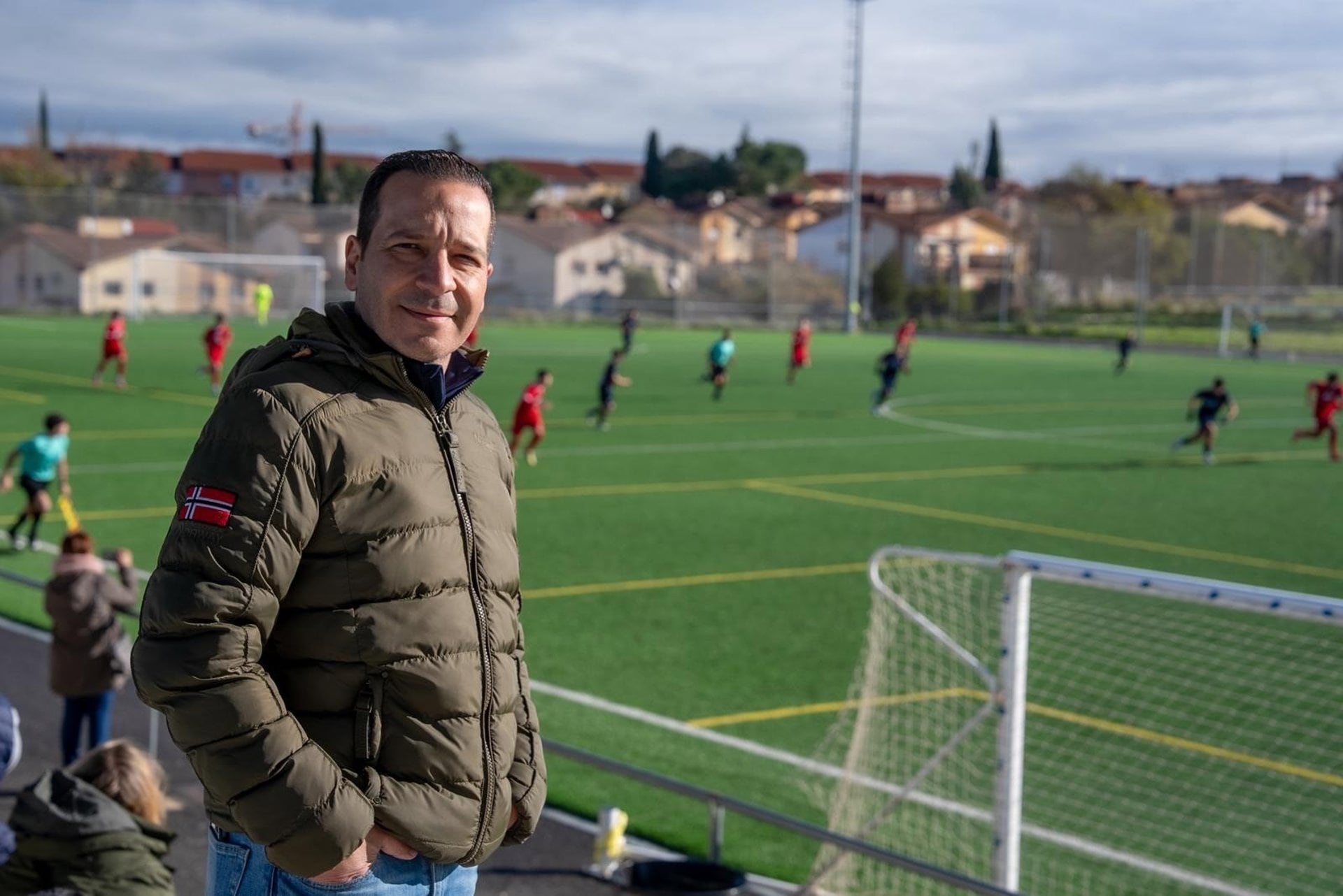 Fernández Calle (Vox) va a ver un partido de su hijo en la jornada de reflexión, que pasa con familia y amigos