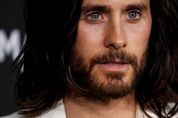 Miembros del equipo de 30 Seconds to Mars se mostraban incómodos por las interacciones de Jared Leto con adolescentes, según testimonios incluidos en el documental (REUTERS/Mario Anzuoni)
