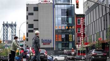 Un edificio de seis pisos