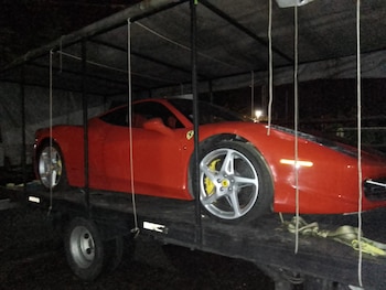 Así viajaba la Ferrari dentro