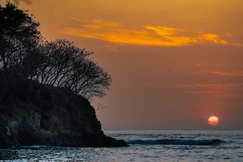 Las playas de arena dorada y roca volcánica de El Salvador