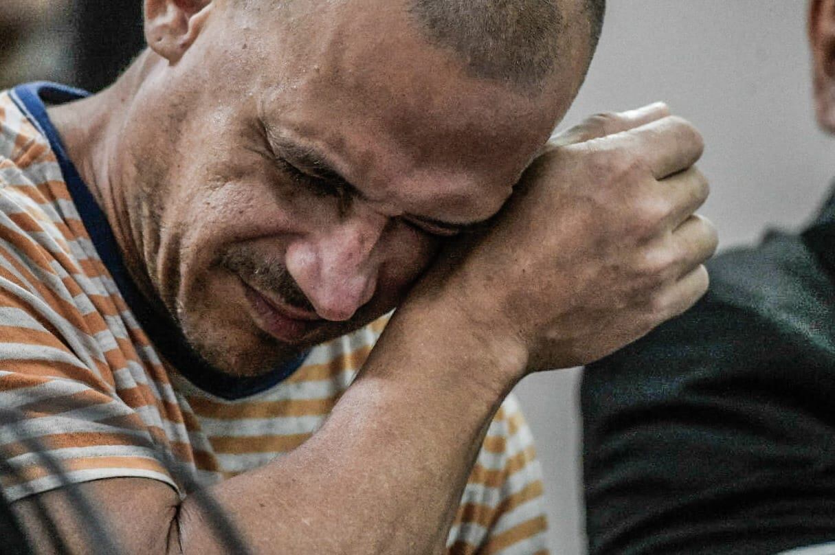 Sebastián Kiczka frente al Tribunal (fotos gentileza Canal 12 de Posadas)