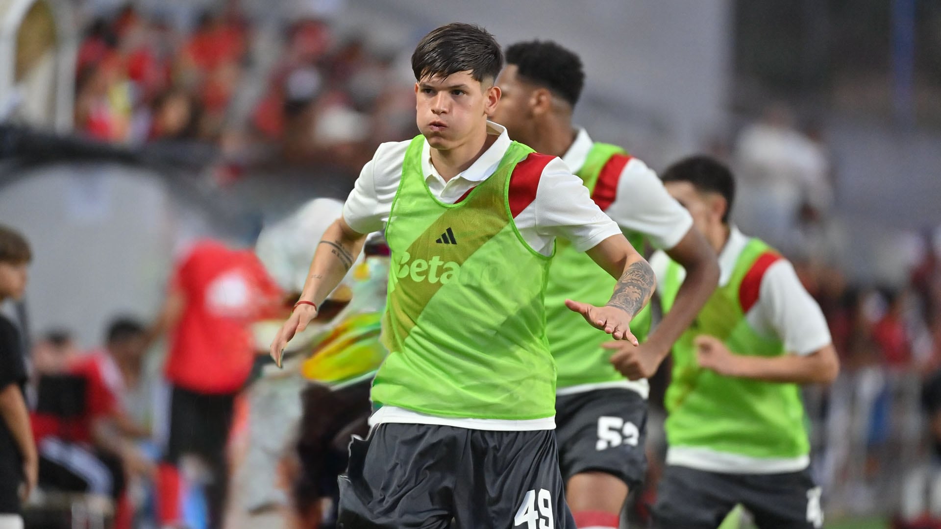 Ángel Yutiel Susano es el único lateral derecho que tiene disponible el Chacho para viajar a Colombia (@yutiel_susano)