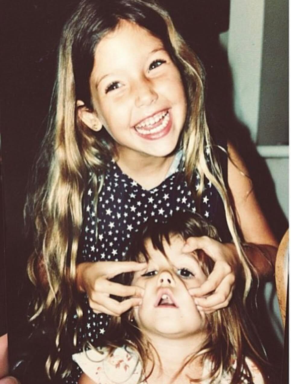 Chloe Bello y su hermana Thais