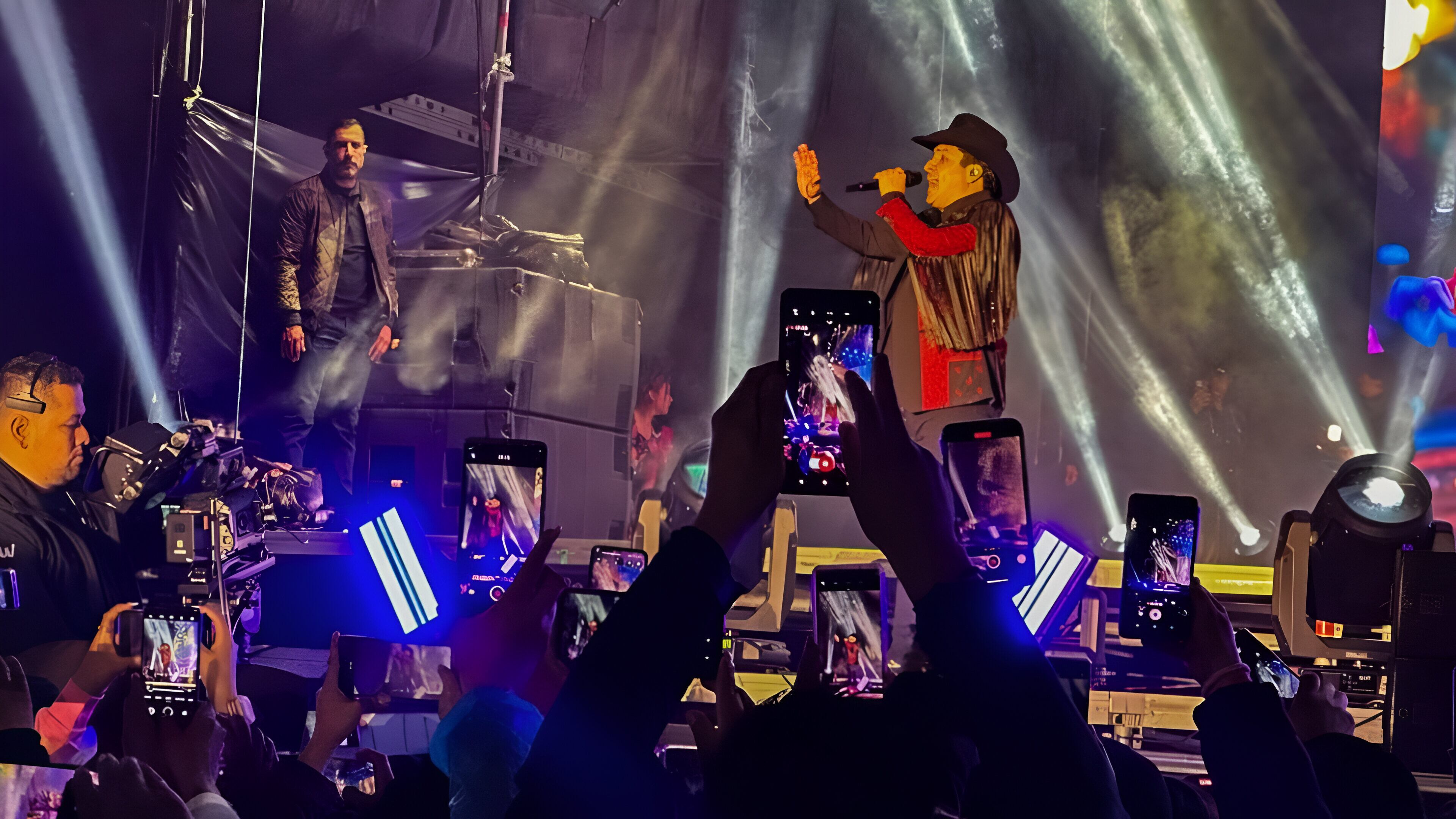 El regional mexicano mantuvo su fuerza durante la gala, mostrando arraigo tanto en México como en la comunidad latina de Estados Unidos. (@carlos_linares, X)