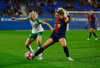 Alexia Putellas jugando contra el