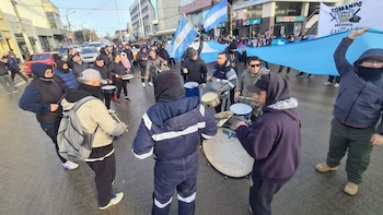 Conflicto salarial con la Policía en Santa Cruz: protestas, acampe y refuerzo de fuerzas federales de Nación