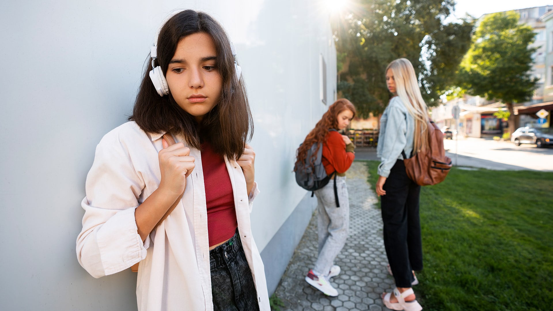 El burnout adolescente se manifiesta a través de agotamiento, desmotivación y cambios en el rendimiento escolar (Freepik)