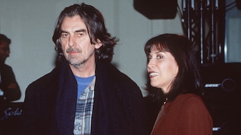 George Harrison y su esposa
