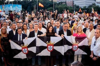 02/09/2026 Decenas de personas durante una concentración en solidaridad con Ceuta, a 2 de septiembre de 2026, en Madrid (España). Coincidiendo con el Día de Ceuta, más de 260 municipios españoles han sido convocados para mostrar su apoyo al pueblo ceutí ante la crisis migratoria provocada por la entrada de más de 70.000 migrantes por la frontera con Marruecos. Las movilizaciones responden a la iniciativa 'Por Ceuta', respaldada por la Federación Española de Municipios y Provincias.
POLITICA
Gabriel Luengas - Europa Press