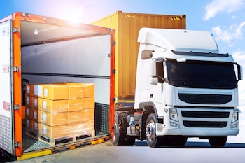 Para los operadores logísticos y las empresas que participan del comercio internacional, el desafío pasa por adaptar sus procesos internos a estos criterios y asegurar consistencia en cada etapa de la operación (Imagen: Shutterstock)