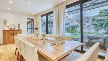 En varias casas que se