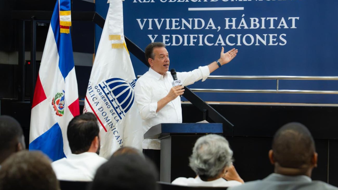 Entre enero y julio de 2026, la cartera pasó de 605 a 1.122 autorizaciones, mientras impulsa una estrategia para dar seguimiento a trámites y ordenar criterios técnicos. (Cortesía: Gobierno de República Dominicana)