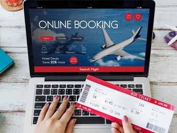 La mayoría de compradores aprovechan ofertas en vuelos y paquetes turísticos - crédito Freepik