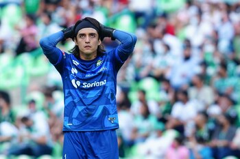 Carlos Acevedo con Santos Laguna.