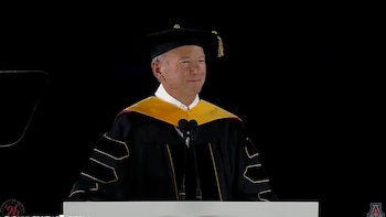 El ex director ejecutivo de Google, Eric Schmidt, fue abucheado en una ceremonia de graduación por sus comentarios sobre la IA