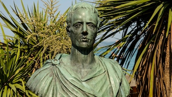 Catulo, poeta romano: “Conviene que el poeta sea casto y piadoso, pero sus versos no tienen ninguna necesidad de serlo”