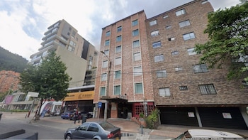 Hotel del norte de Bogotá donde, según la investigación, se realizaron reuniones clave entre agentes encubiertos y miembros de la presunta red de narcotráfico - crédito Google Maps