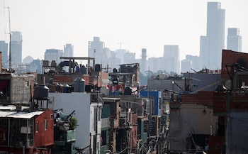 La pobreza creció con fuerza la pobreza durante el primer semestre de mandato de Javier Milei (REUTERS)