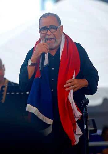 En la imagen, el cantante