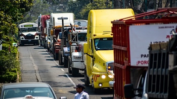 Bloqueo en San Pedro Cholula, Puebla: transportistas de AMOTAC reclaman seguridad y empleo