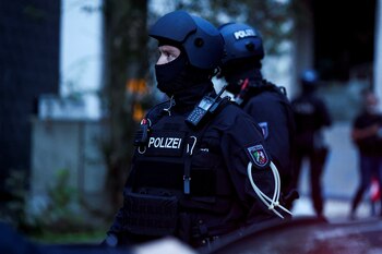 Por la mañana, la policía