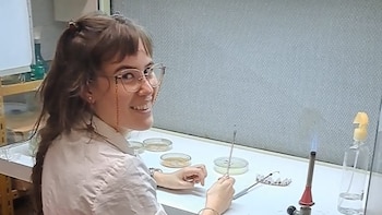 María Victoria Valerga Fernández y el descubrimiento del hongo que come microplásticos: “Hacer ciencia en y para el país es muy gratificante”