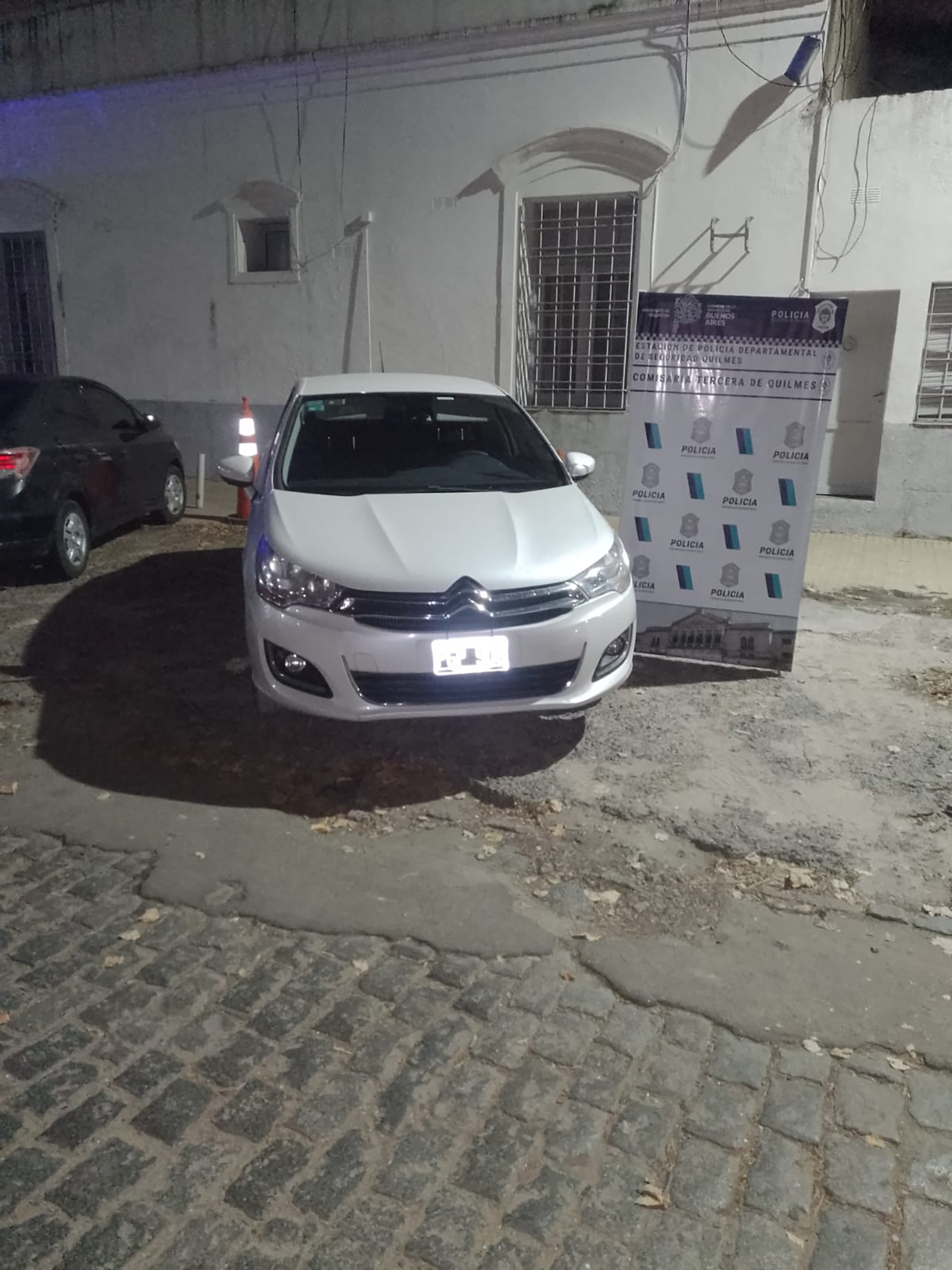 El auto usado por los delincuentes