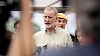 El Rey sigue la crisis de Ceuta con "indignación" y afirma que "el Estado debe velar por su seguridad"