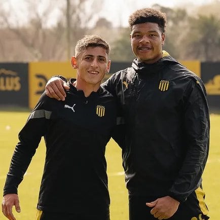 Ignacio Sosa y Bruno Betancor durante el paso de ambos por Peñarol de Uruguay