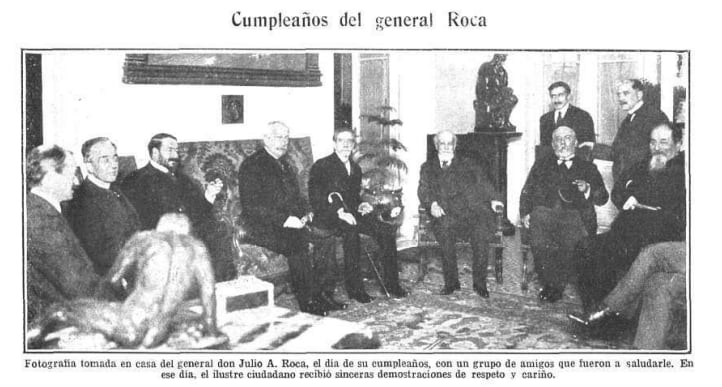 Su último cumpleaños, rodeado de sus amigos, en su casa (Caras y Caretas)
