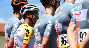 Egan Bernal es el mejor colombiano de la competencia y tiene como meta llegar al top 10 de la carrera - crédito Netcompany Ineos