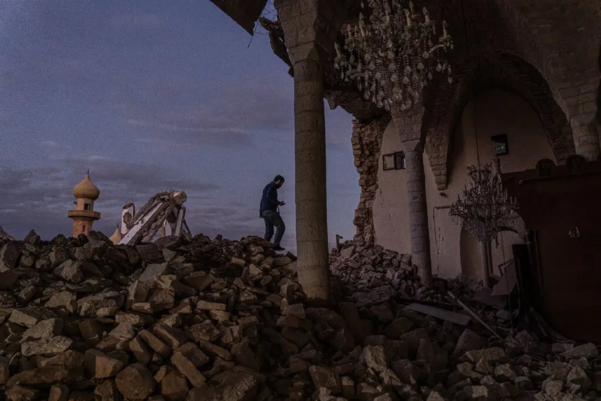 La iglesia melquita de San Jorge en Dardghaya, Líbano, dañada en 2024 (Daniel Berehulak/The New York Times)
