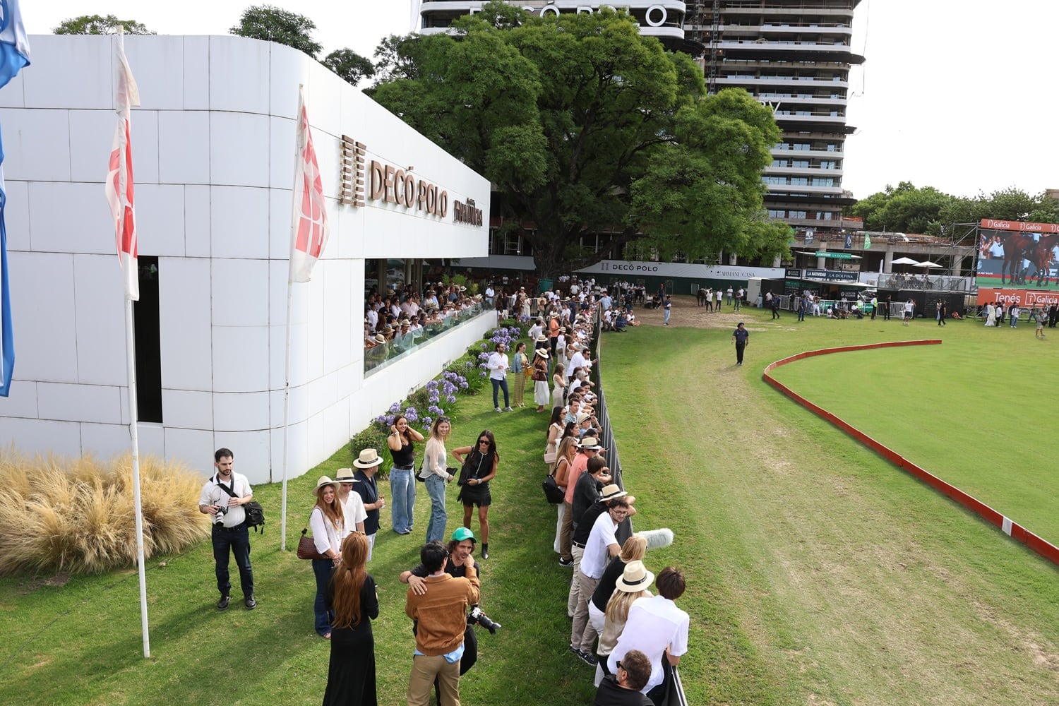 Decó Polo furnished by Armani / Casa reunió a destacadas personalidades del espectáculo, moda, gastronomía y deporte para vivir una tarde inolvidable