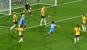 Ella Toone abrió el marcador