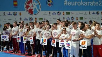Karate Shows Unity in Paris