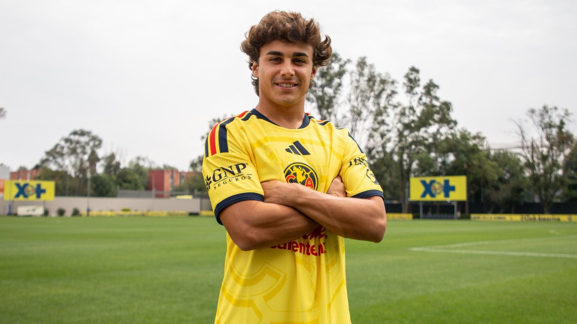 El nuevo mediocampista azulcrema contó cómo fue su conversación con el “Maguito” y qué le dijo sobre México, el club y el dorsal 8.