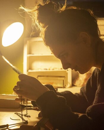 En plena creación. Estefanía le